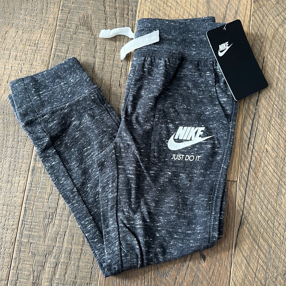 Nike Little Girl Lightweight Joggers